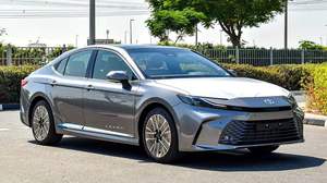 Nouveau véhicule Toyota Camry à transmission automatique, SUV/Véhicule tout-terrain/Pick-up 5 places avec toit ouvrant - Product Image 4