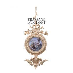 Cadre mural orné en laiton doré avec oeuvre en porcelaine décoration vintage faite à la main design en laiton de luxe pour intérieurs classiques - Product Image 1