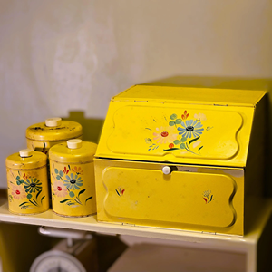 Boîte décorative vintage "Pain sain": Embrassez la nostalgie avec cette charmante boîte à pain vintage. - Product Image 2