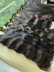 Extensiones de Cabello Natural de Lujo, Calidad 100% Virgen Vietnamita con Brillo Natural y Patrón de Rizado Ondulado, Cutícula Alineada, Color Claro - Product Image 2