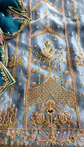 Tenues brodées à la main de créateurs modernes non cousues pour femmes Style traditionnel indien pour les fêtes Organza - Product Image 2