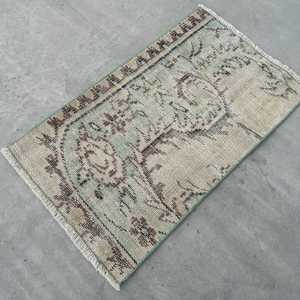 Tapis de 1,5 x 2,6 pieds, tapis turc vintage, tapis oriental en laine vert-brun - Product Image 4