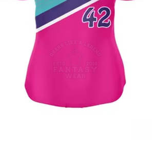 Vêtements de compétition féminins conçus pour l'intensité et l'endurance, ensemble de softball de niveau professionnel avec une performance élégante - Product Image 5
