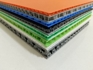 UP panneaux à bulles en nid d'abeille en polypropylène plaque de revêtement mural pour panneau isolant pour maison préfabriquée produits certifiés iso 9001 2015 - Product Image 2