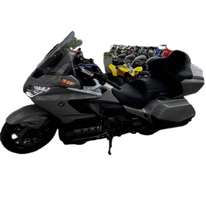 Moto de tourisme haut de gamme 1800cc avec pack confort - Product Image 1