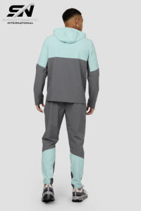 ชุดกีฬาผู้ชายแบบมีฮู้ด 2 ชิ้น ผ้าไนลอน ระบายอากาศได้ดี ลายเรียบ สไตล์สตรีทแวร์ - Product Image 3