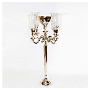 Candelabros de aluminio chapados en oro con votivos de vidrio Centro de mesa con acabado brillante Soporte de vela hecho a mano para decoración de dormitorio - Product Image 1