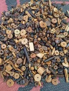 Cuentas de hueso talladas a mano surtidas hechas a medida de stock ideales para tiendas de cuentas y diseñadores de joyas para reventa - Product Image 3