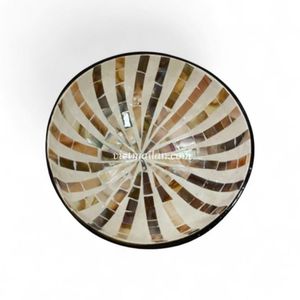 Tazón de Coco Estilo Bohemio con Incrustaciones de Nácar, Hecho a Mano para Servir Alimentos, Decoración de Mesa, Uso Doméstico Sostenible, de Vietnam - Product Image 4
