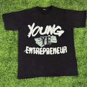 2025 camiseta de gran tamaño con hombros caídos para hombre, de alta calidad 100% de algodón, dobladillo curvo de color personalizado, ropa de calle informal sólida básica - Product Image 3