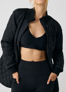 แจ็กเก็ตสายยาวลายควิลท์ประดับเพชรสำหรับผู้หญิงคอปกสูงและกระเป๋าแบบมีฝาปิดสำหรับใส่ลำลองมีโลโก้ออกแบบได้ตามต้องการ - Product Image 4