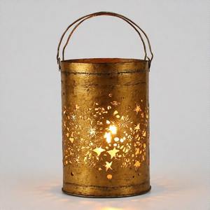 GoldenPine Holiday Charm Bougeoir en fonte d'aluminium Finition enneigée Pièce d'appoint pour tables et manteaux de fête - Product Image 5