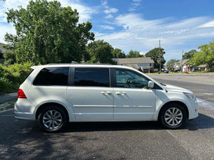 CLean Great deal ..Used 2020 V O L K S W A G E N R O U T A N S E W R S E - Product Image 3