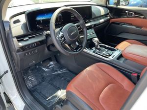 Blanco brillante 2024 Kia Carnival SX FWD usado con ruedas de aleación asientos de cuero sistema de navegación arranque remoto Android Auto - Product Image 6