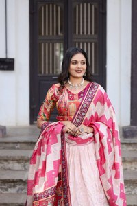 NUEVO DISEÑO MODERNO DE LEHENGA CHOLI EN TELA DE RAYÓN ESTAMPADA, JACQUARD Y SEDA, CON DISEÑO LISO PARA FIESTAS/DIWALI/BODAS, TODAS LAS TEMPORADAS, REVERSIBLE - Product Image 3