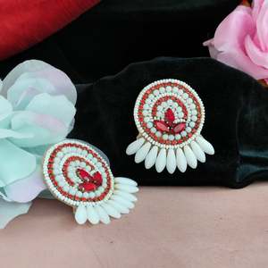 ต่างหูทำมือสุดชิคแบบมินิมอลพร้อมสัมผัสของงานฝีมือที่สวยงามไร้กาลเวลาไข่มุกทำมือคุณภาพดี - Product Image 1