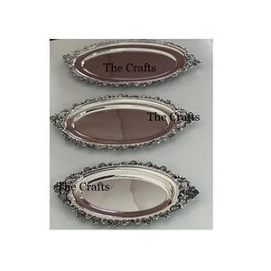 Ensemble de trois plateaux de service en acier inoxydable et en laiton au design attrayant, articles ménagers et hôteliers, plateau de service pour desserts et aliments - Product Image 1