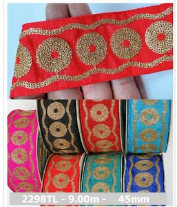 Lacets brodés sur mesure pour la mariée et la couture un mélange parfait d'artisanat traditionnel et de design contemporain. - Product Image 1