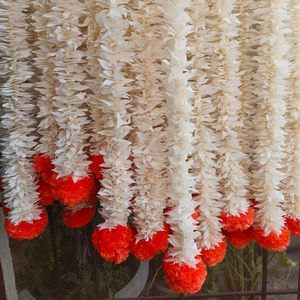 Guirnaldas artificiales de color y jazmín decorativas de tamaño personalizado para bodas indias musulmanas del sur de la India decoración Haldi Mehndi - Product Image 1