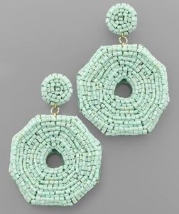 Boucles d'oreilles brodées de perles multicolores fabriquées à la main - Product Image 3