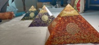 Pyramide d'Orgone en Améthyste Faite à la Main de Qualité Supérieure, Écologique, Grande Taille, pour Guérison et Méditation, Décoration, Orgonite – Meilleure Vente