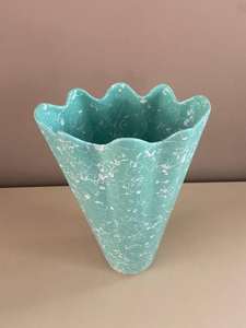 Vase en résine artisanal décoratif pour la maison, le bureau ou la décoration d'événements - Design moderne pour fleurs fraîches ou artificielles (personnalisable) - Product Image 4