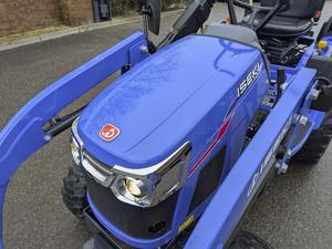 Tractor Utilitario Compacto de 50HP 4WD con Bomba de Cargador Frontal y Engranajes, Equipo Agrícola Diésel, Suministro de Fábrica - Product Image 4