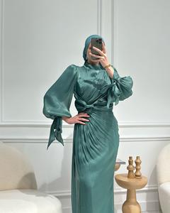 ชุดอาบายะแขนยาวป้องกันริ้วรอย รุ่นดูไบแกลมเมอร์ ขายดี ผลิตจากผ้าไหมทำมือ ประดับคริสตัล สำหรับผู้ใหญ่ เหมาะสำหรับสวมใส่ละหมาด - Product Image 2