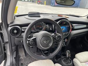 Occasion - Mini-voiture 2 portes Cooper S FWD Hardtop 2020 avec intérieur foncé et conduite à gauche à vendre - Véhicule d'occasion avec options de conduite à droite ou à gauche - Product Image 4