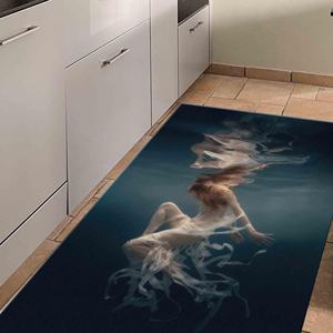 Tapis rond fait main imprimé sur mesure pour femme dansant dans l'eau, style moderne et surréaliste, idéal pour couloir ou bureau, avec poils doux - Product Image 1