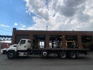 Camion plateau à double essieu 114SD 2020 – Puissant moteur de 470 CV, transmission automatique à 13 vitesses, haute performance et robustesse - Product Image 3