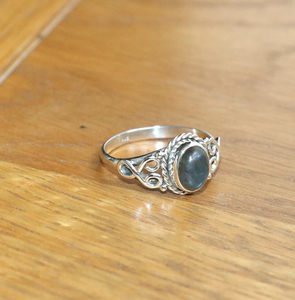 Bague minimaliste en argent sterling 925 Labradite noire en pierre de lune faite à la main meilleur vendeur cadeau de fête symbole chrétien pour - Product Image 4