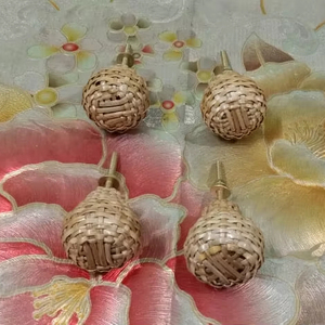 Perilla de gabinete de resina hecha a mano con detalle de latón para cajones de madera, armarios, cocina y manijas de muebles para el hogar - Product Image 1