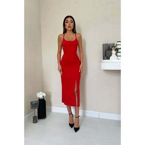 Vestido Tubo Rojo Satinado sin Espalda al por Mayor con Cintura Natural y Tejido Transpirable - Product Image 4