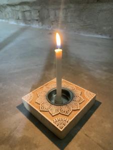 Porte-bougie en bois artisanal, Mandala floral - Product Image 4