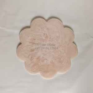 Planche à fromage en résine Aqua Swirl rose faite à la main Plateau de charcuterie de luxe Passe au lave-vaisselle pour les hôtels et les fêtes - Product Image 5