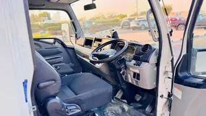 Mitsubishi Fuso Canter 2020 USADO, Volante a la Izquierda/Derecha - Product Image 2