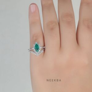 Ensemble de bagues de mariée émeraude en or blanc massif 10K-Bague de fiançailles Halo émeraude coupe marquise jumelée à une alliance en forme de couronne - Product Image 6