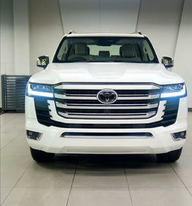 โตโยต้า แลนด์ครุยเซอร์ LC300 ปี 2024 สีขาว รถ SUV 8 ที่นั่ง ภายในตกแต่งด้วยหนัง ไฟหน้า LED เกียร์อัตโนมัติ พวงมาลัยซ้าย ยาง R20 - Product Image 4