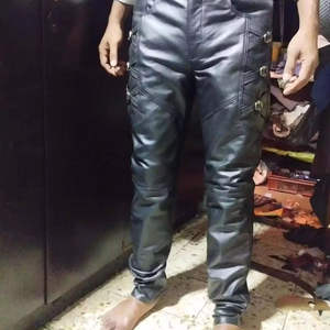 Pantalons en cuir de vache véritable pour hommes en gros, pantalons de haute qualité à bas prix d'usine, teinture unie avec logo sur la taille - Product Image 1