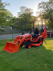 Tractor Subcompacto Kubota BX23S de 23 HP 4x4 en Oferta con Cargador y Retroexcavadora |   Mini Tractor 4X4 Más Vendido para Exportación - Product Image 2