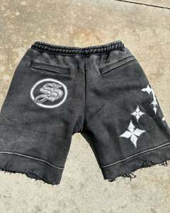 Short en éponge française 100% coton personnalisé OEM pour hommes ourlet brut solide et lourd délavé au soleil écologique High Street - Product Image 2