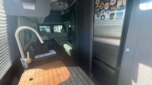 PROVEEDOR DE AUTOCARAVANAS USADAS 2022 A-i-r s-t-r-e-a-ms Interstate 24GT EXT 3500 Clase B en Venta - Product Image 4
