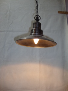 Lampes suspendues et industrielles en acier inoxydable et en fer avec finition or et argent équipées de raccords certifiés haut de gamme - Product Image 5