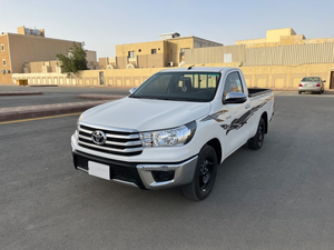 Toyota Hilux 2021 14 2.7L AWD Intérieur Sombre Galerie de toit en alliage d'aluminium Sièges en tissu Volant à gauche Pneus R16 Automatique Xénon - Product Image 2