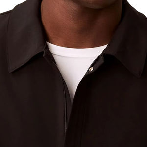 เสื้อแจ็คเก็ตกันลมกันน้ำคุณภาพสูงสำหรับผู้ชาย รุ่นพรีเมียม น้ำหนักเบา ระบายอากาศได้ดี ทนทาน มีโลโก้ด้านหน้า เหมาะสำหรับกิจกรรมกลางแจ้ง - Product Image 4