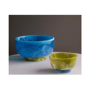 Bol décoratif en résine artistique fabriqué à la main finition brillante design élégant idéal pour centre de table ou usage domestique - Product Image 2