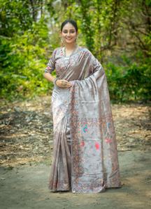 Último diseñador hermoso traje suave Tussar seda Saree bordado Buttis Kalamkari estampado y encaje elegante tubería borde trabajo - Product Image 4