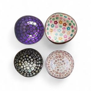 Bol en coquille de noix de coco naturelle avec incrustation de nacre, fait à la main pour la décoration de table et l'usage domestique, en provenance du Vietnam - Product Image 1