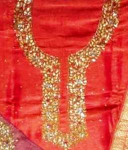 Costumes de fête traditionnels indiens pour femmes en soie brodée à la main non cousue de créateur moderne avec protection solaire taille libre - Product Image 3